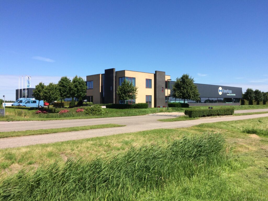 Bedrijfspand van Bouwbedrijf Heeringa in Witmarsum